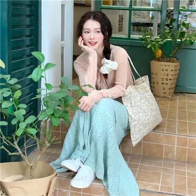 像两滴水